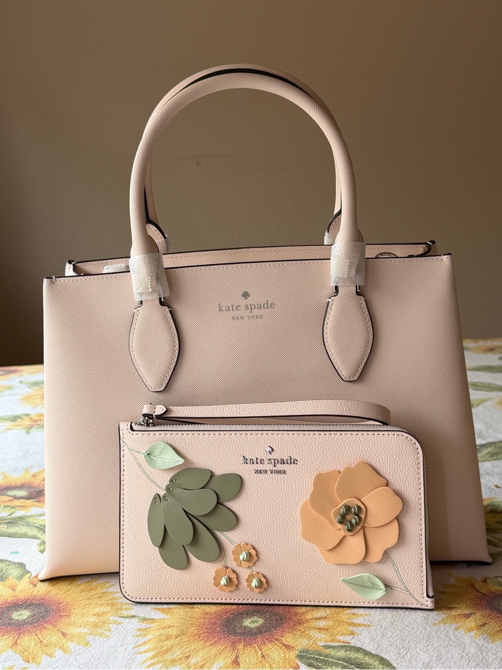 💐🌼💐 KATE SPADE RAE PEACH MEDIUM SATCHEL AND LUCY FLORAL WRISTLET 💐🌼💐 NWT 💐🌼💐